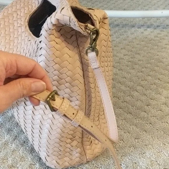 Anthropologie Cara large woven crossbody bag pink - Picture 3 of 8